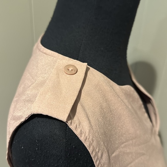 Monteau smoky pink sleeveless button epaulette split neckline top. Medium. - Picture 5 of 6